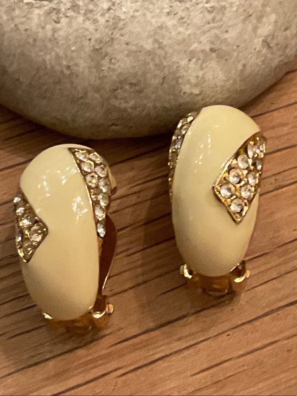 Jackie Orr Designer Collection Vintage Clip On Earrings Cream With 
Rhinestones